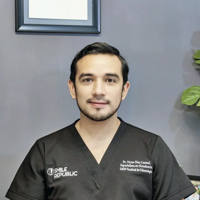 Víctor Díaz, especialista en ortodoncia, en Smile Republic Las Américas